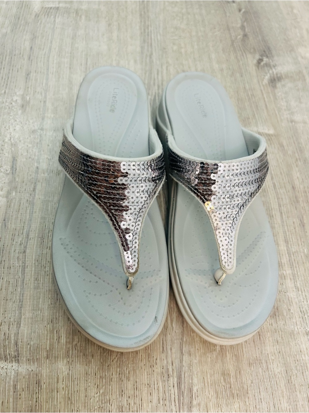 LiteRide by Crocs Silver Sequin Thong Sandals for Women - Light Gray Footbed 11 - Picture 1 of 6